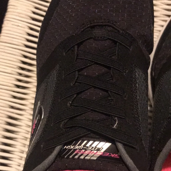 Size 7 Skechers air-cooled memory foam shoes - Picture 4 of 4